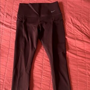 Nike Go Therma fit Women’s Maroon High-Waist Performance Leggings